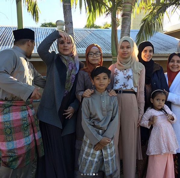 Gambar Raya Terbaru Wardina Safiyyah Sekeluarga, Netizen 