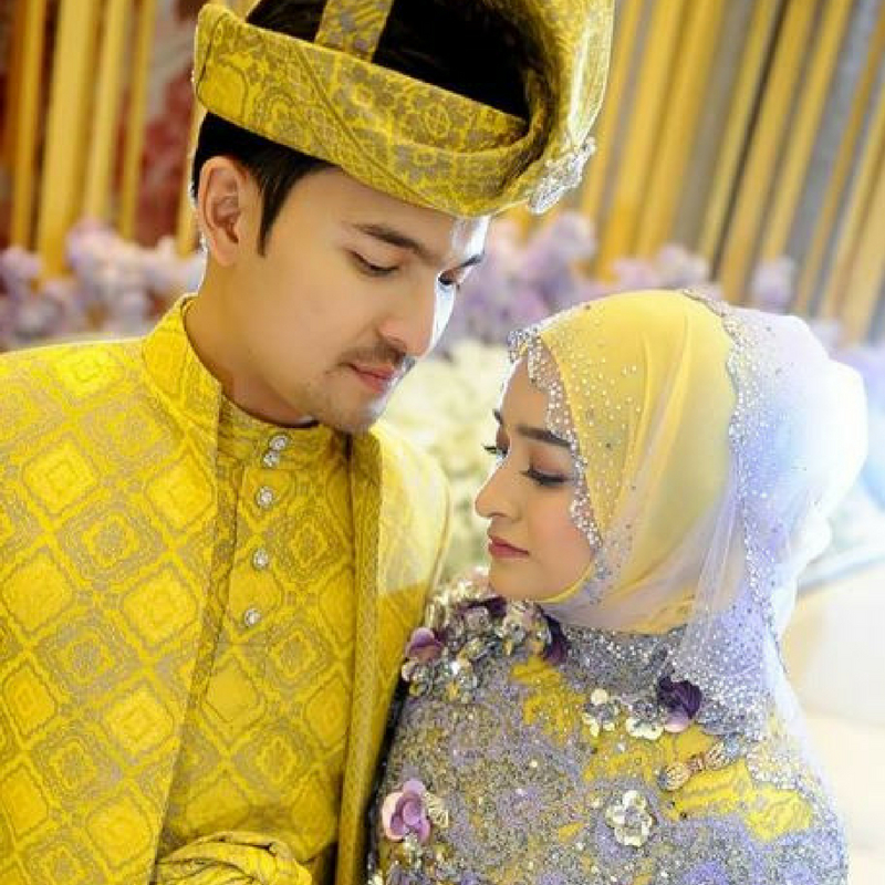 Anggun Bersongket Kuning, Sekali Lagi Foto Majlis Resepsi 