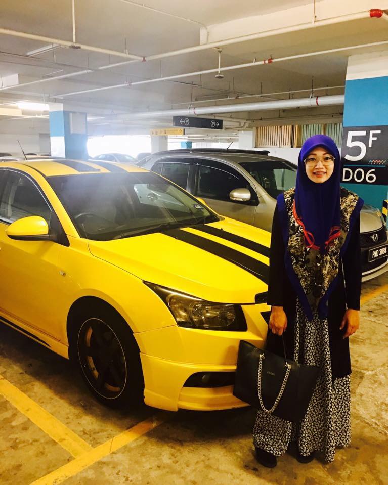 Selain Mekap Muka, Hobi Wanita Ini 'Mekap' Kereta 